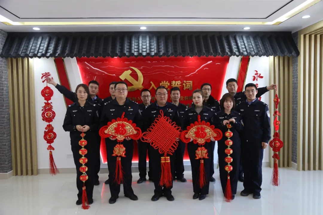 金凤公安向辖区人民拜年啦!